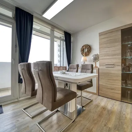 - Haus F, App 0f0606 *