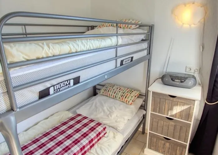 - Haus F, App 0f0606 *