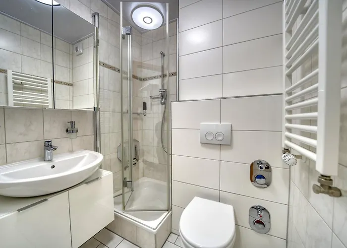 - Haus F, App 0f0606 *